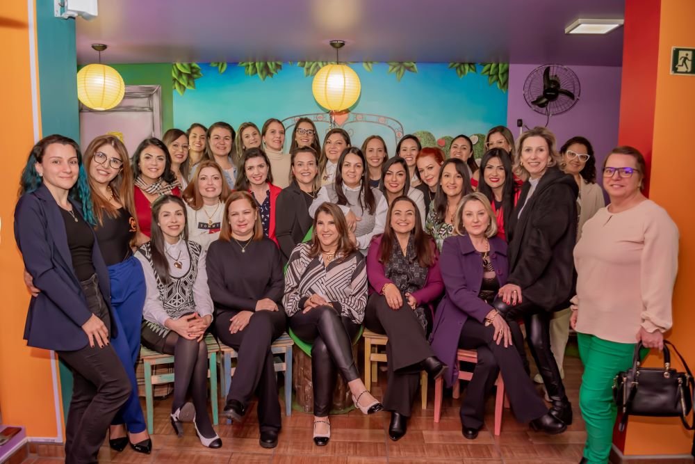 Graziela Inoue recebe a Órbita Feminina na Casa Mágica Café